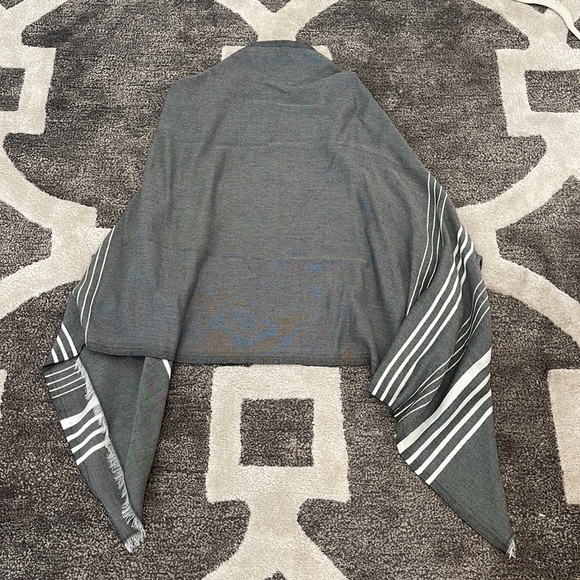 NWT JCrew Scarf Shawl Grey Stripe - Picture 5 of 6